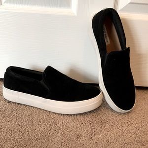 Steve Madden Gills Black Suede